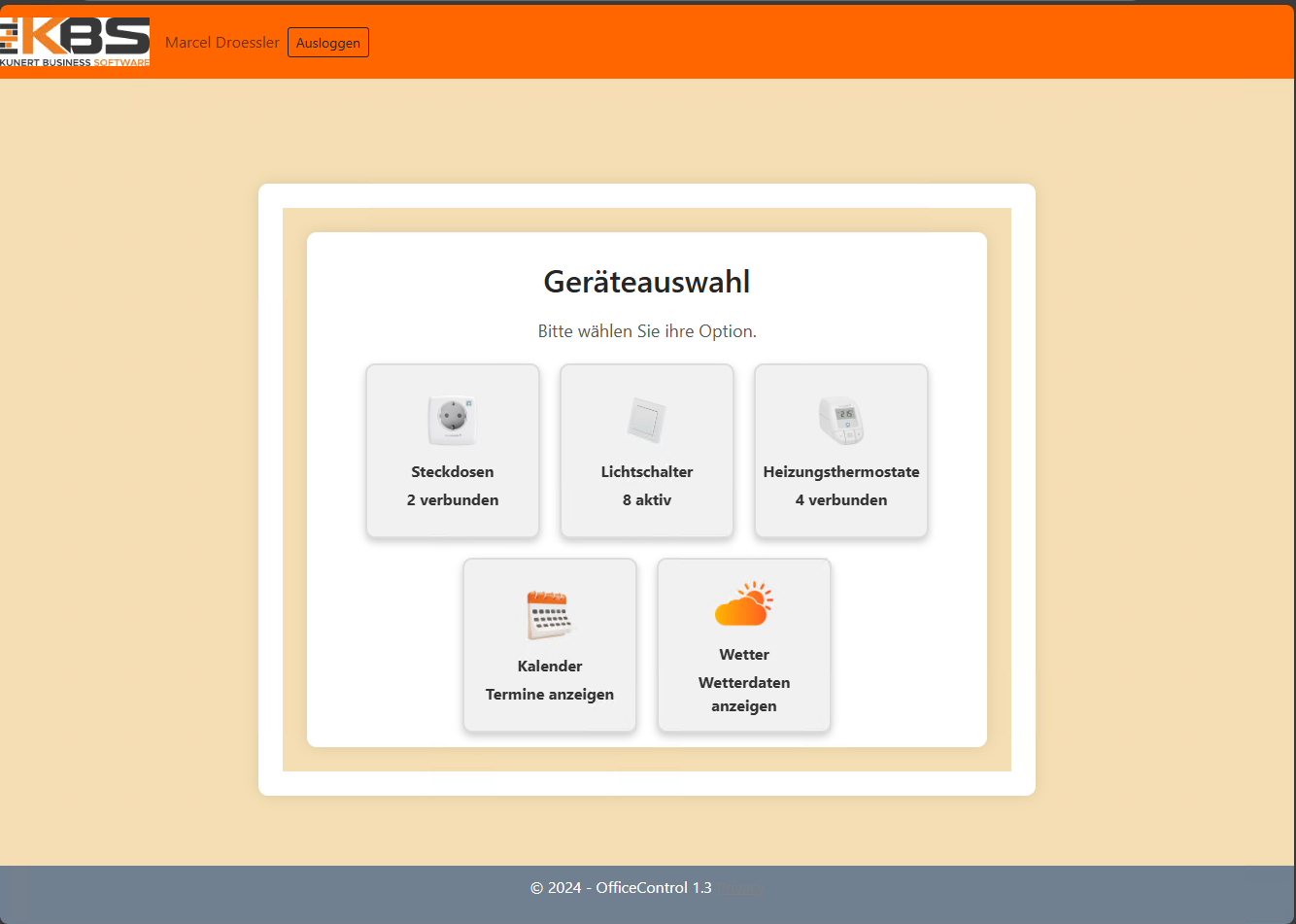 Dashboard mit Geräteübersicht und Statusanzeigen